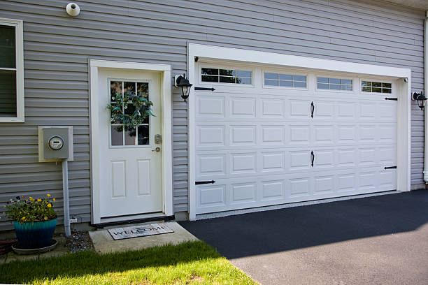 24/7 Emergency Garage Door Panel Replacement experts in Columbus, KS